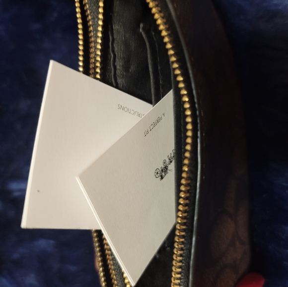 Coach Wallet - Picture 11 of 11